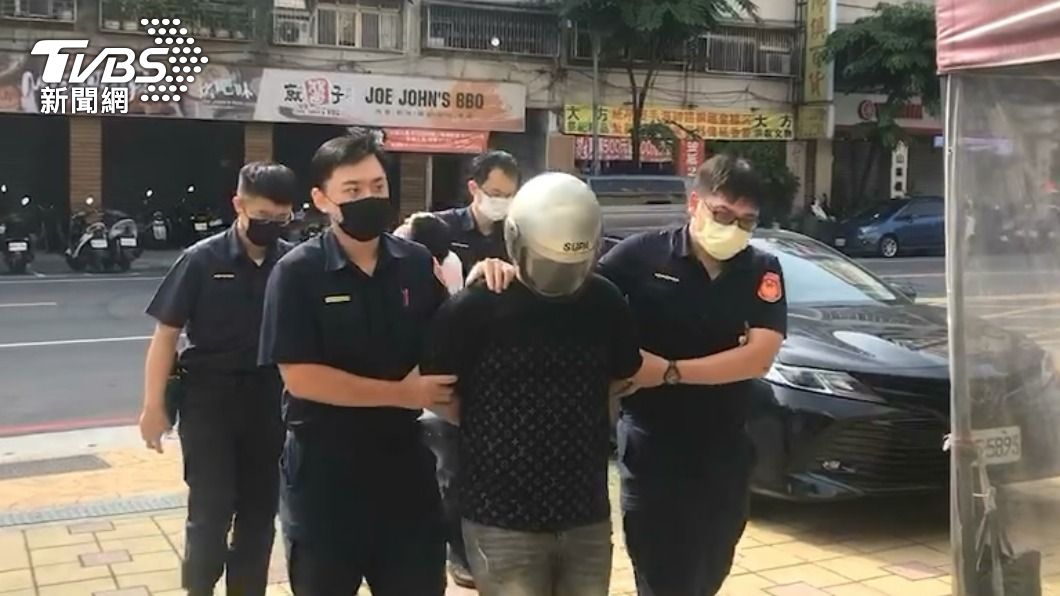 警方將涉案人等帶回偵辦。(圖/TVBS)
