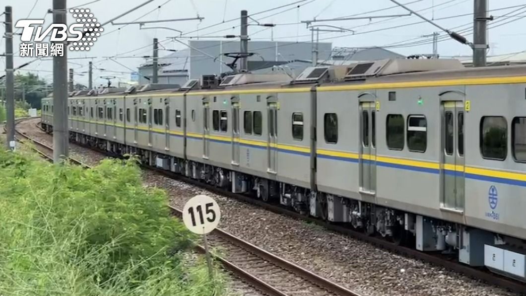 該線列車受阻。(圖/TVBS)