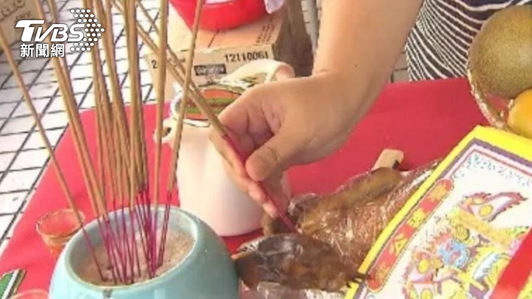 不要含冰塊!鬼月「5飲食習慣」易招陰 晚上別吃這水果