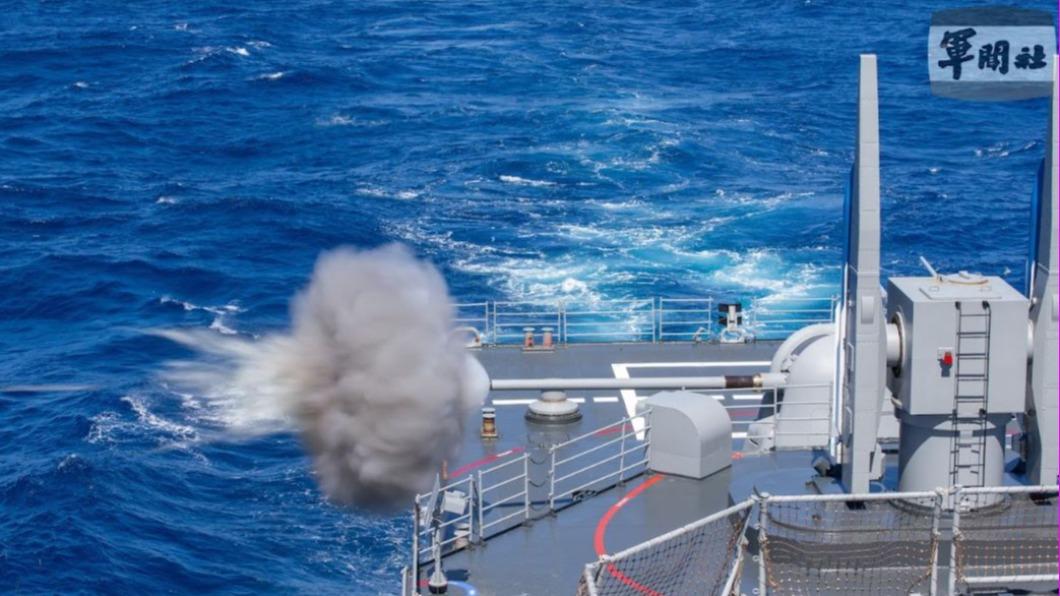 基隆級艦實施 5 吋砲射擊(圖/軍聞社提供)