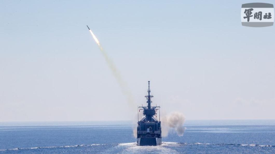 濟陽級艦實施反潛火箭射擊(圖/軍聞社提供)