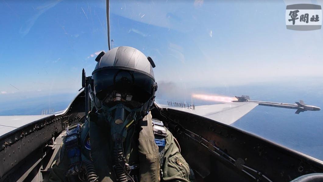 空軍第三聯隊IDF射擊AIM-9P4響尾蛇飛彈(圖/軍聞社提供)