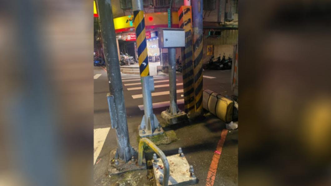 另外有人分享台灣光是要把斑馬線前淨空就已經有困難了。(圖/翻攝自臉書@Chih Kai Yu)