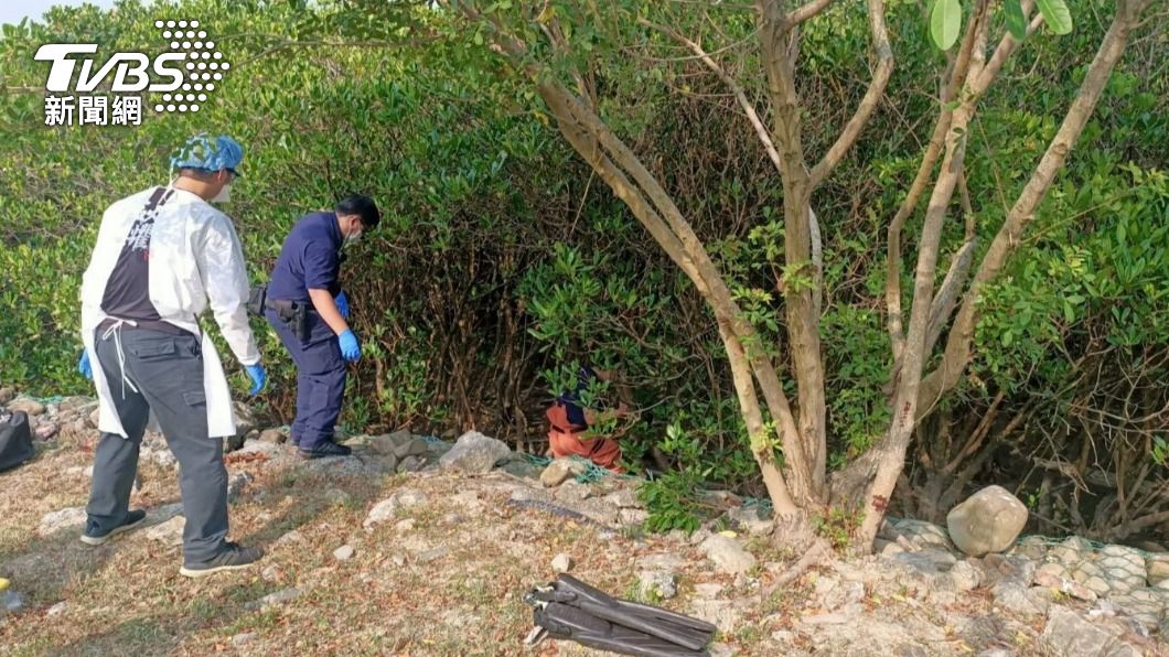 八里河岸驚見浮屍!警消打撈起僅剩白骨 身分、死因待查
