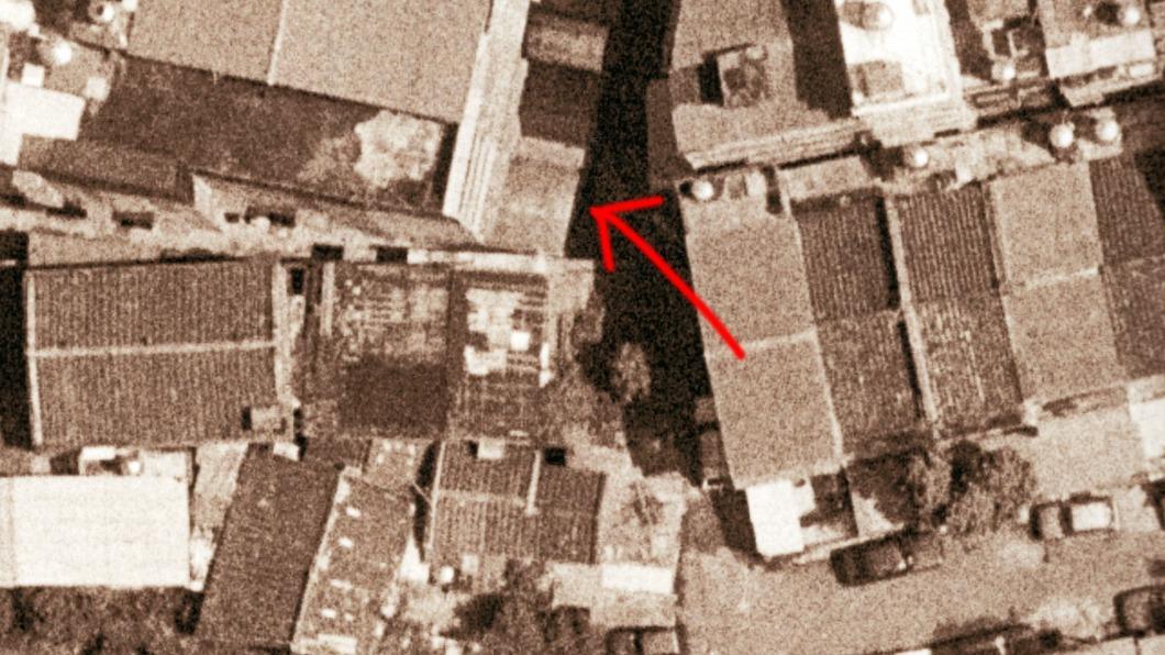 老闆貼出建物民國82年的空拍圖。(圖/翻攝自門前隱味牛肉麵臉書)