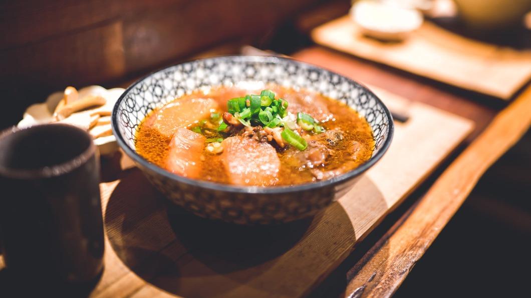 「門前隱味牛肉麵」十分受歡迎。(圖/翻攝自門前隱味牛肉麵臉書)