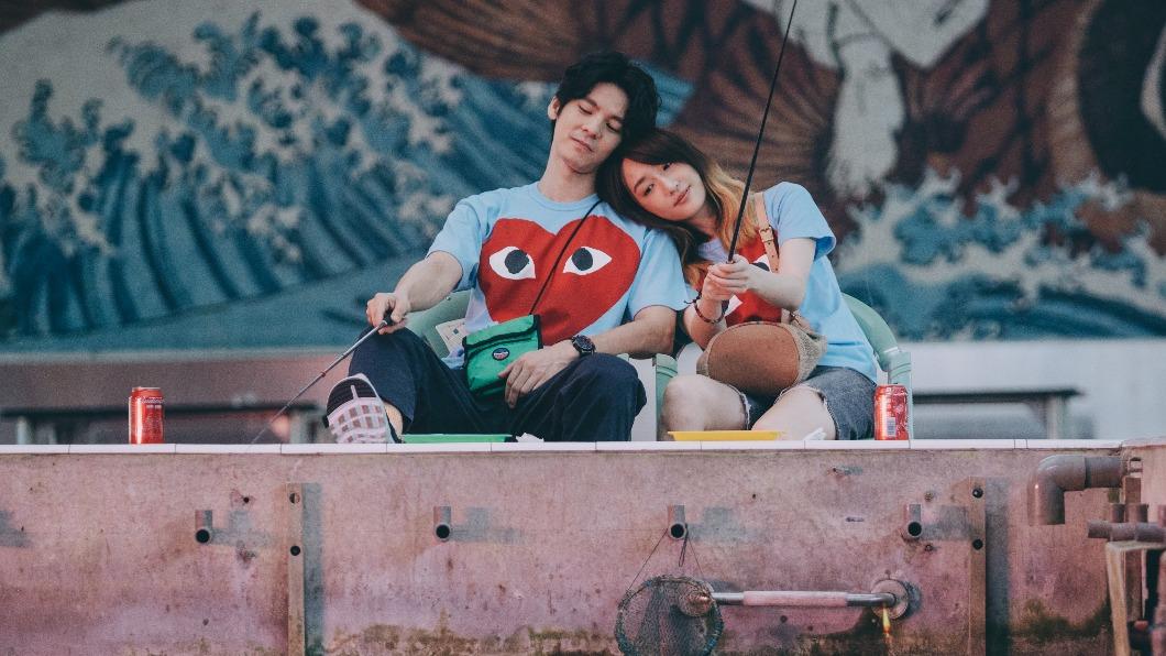 柯佳嬿（右）、林柏宏愛情故事意外爆洋蔥。（圖／Netflix提供）