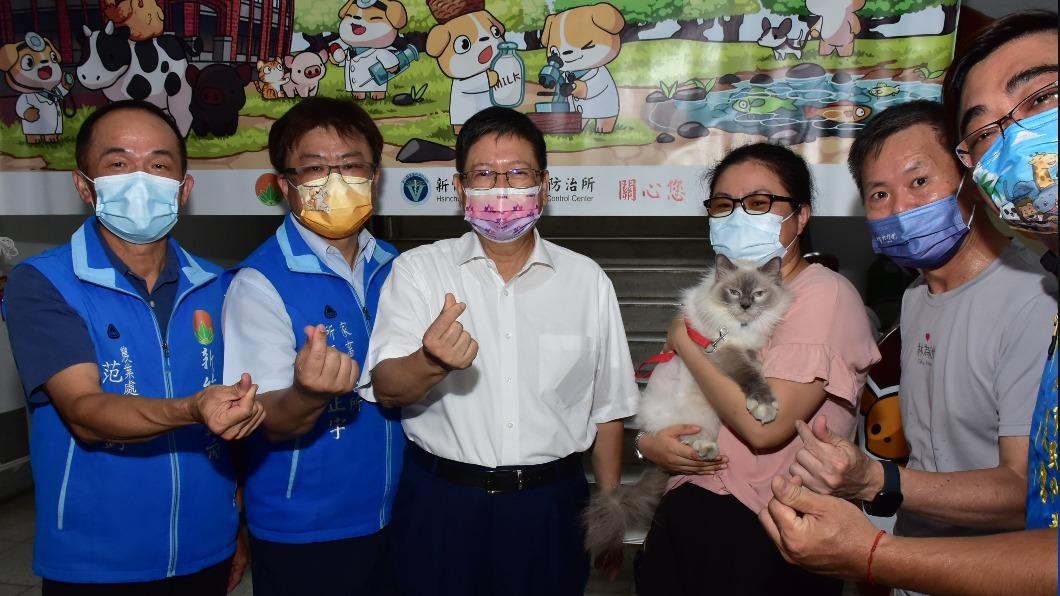 家畜所表示會後續訪查，持續被認養貓咪的生活狀況。（圖／新竹縣政府提供）