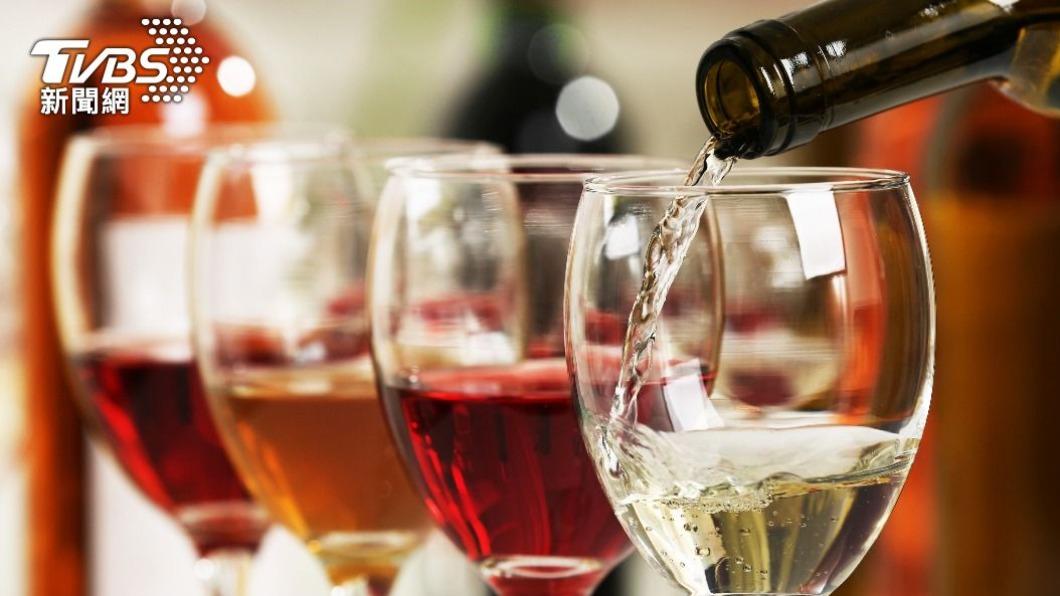 飲酒過量除了傷肝,對血壓也會造成影響。(示意圖/shutterstock達志影像)