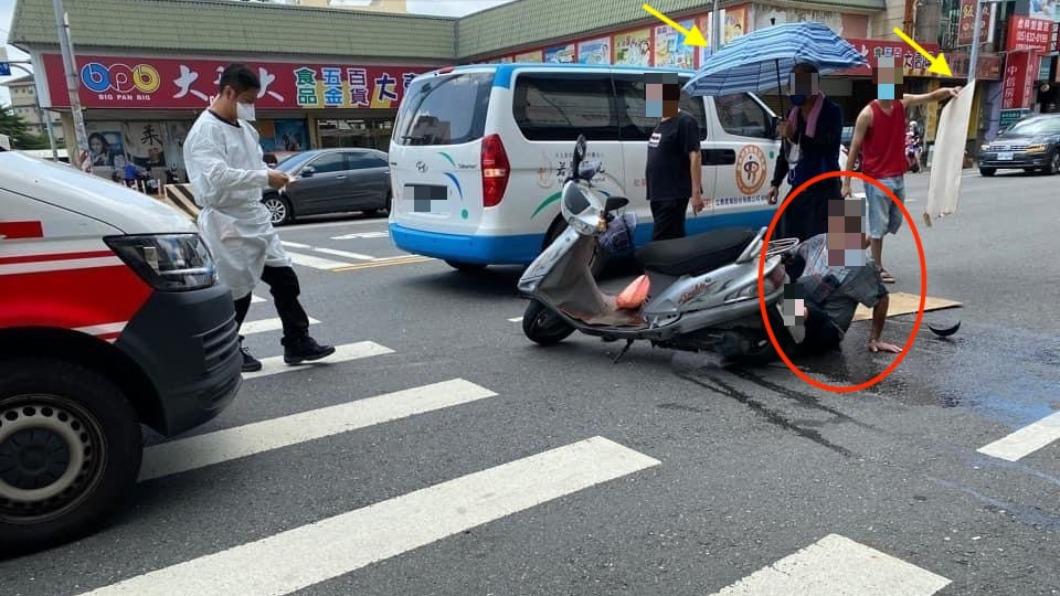 熱到恍神!騎士追撞前車頭破血流 民眾暖心幫撐傘遮陽