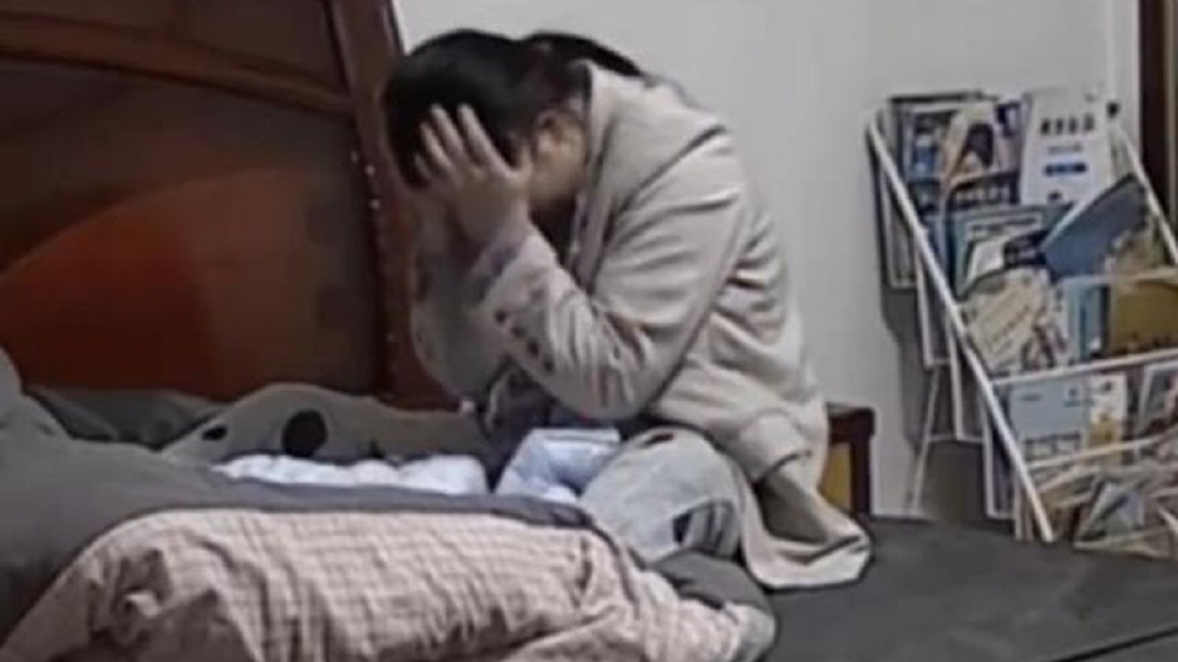 婆婆下令坐月子「禁開冷氣蓋厚被」 苦媳崩潰自打耳光