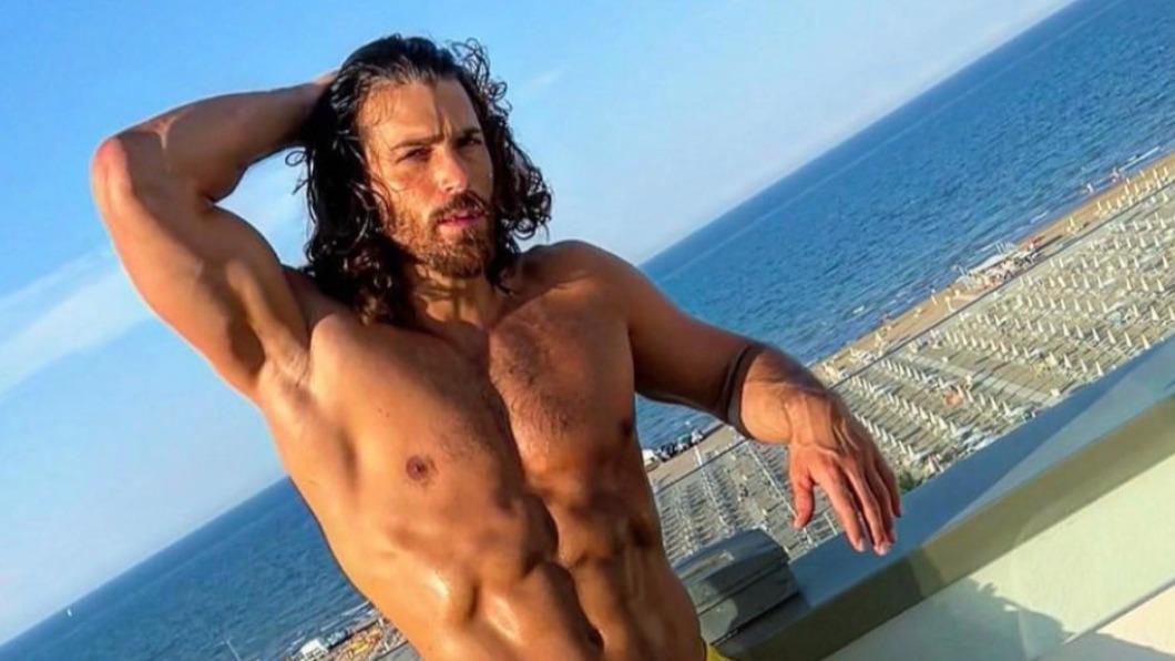 Can Yaman的身材令人稱羨。(圖/翻攝自Can Yaman IG)