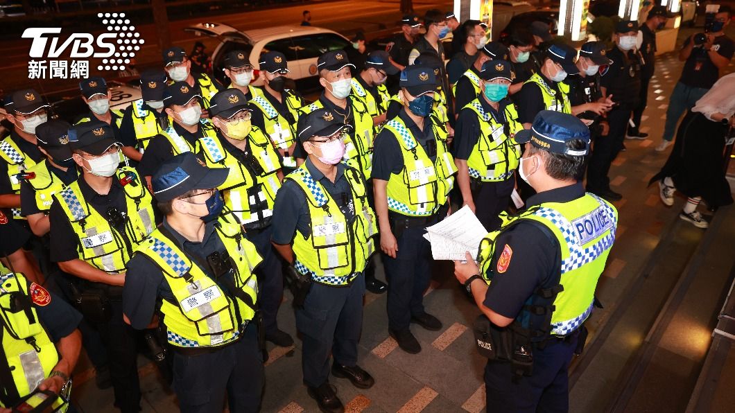 760名警力在台中進行「肅槍專案」。(圖/TVBS)