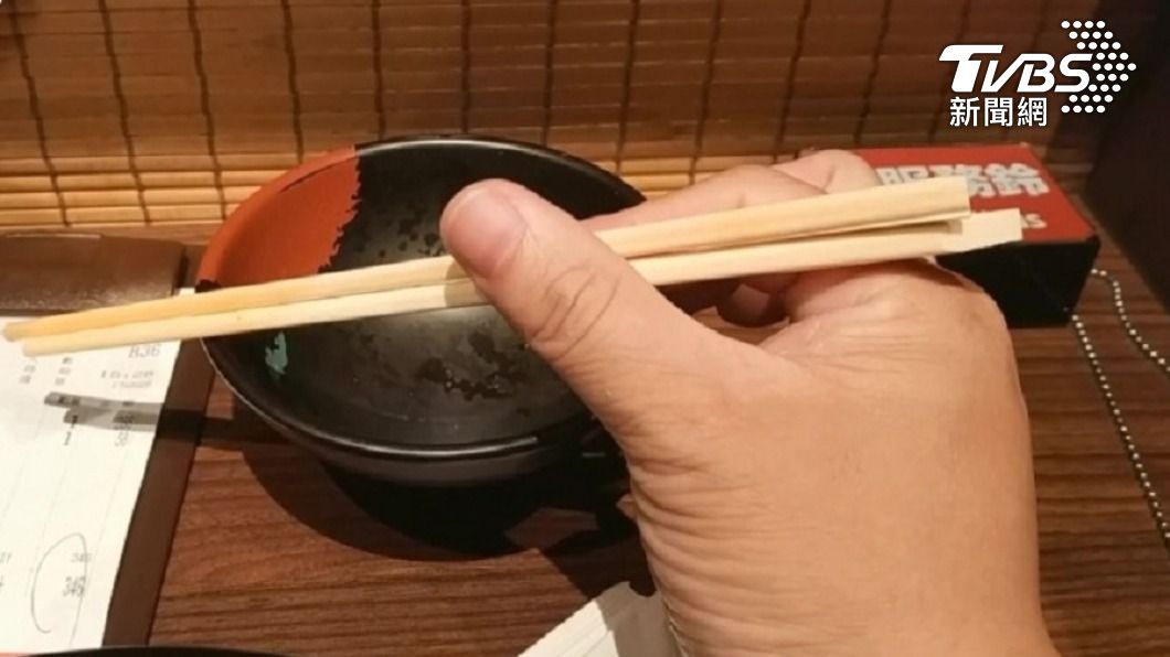 下午1至3時後，在外可準備一份碗筷、酒杯，並放入菜餚，酒水佈施。（示意圖，與本文無關／TVBS資料畫面）