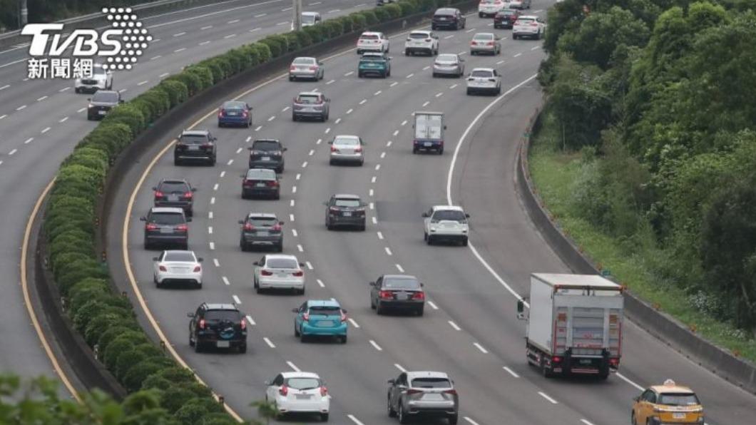 不解烏龜車被超車才加速？　網：檢舉或油門猛踩就對了