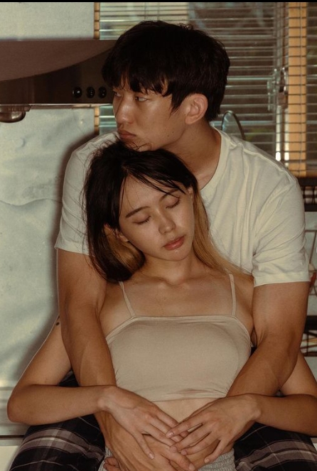 李芷婷曬出情侶寫真。（圖／翻攝自zhiting_li IG）  