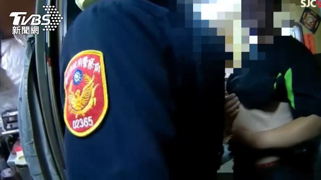 警方獲報槍擊案到場詢問，發現竟然是酒醉男子謊報。（圖／TVBS）