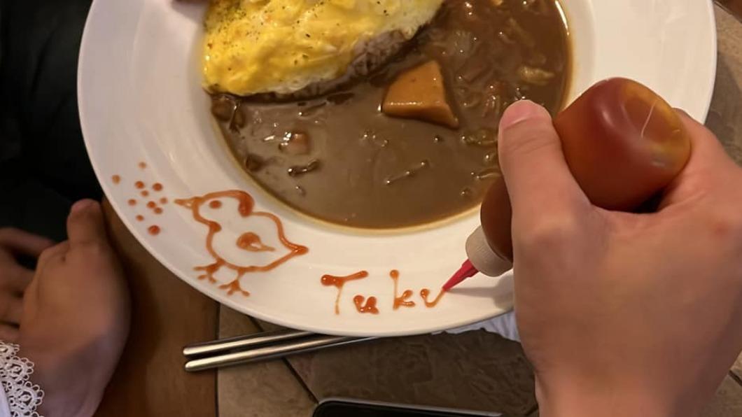 黃捷表示自己意外練就了番茄醬作畫技能。(圖/翻攝自黃捷臉書)