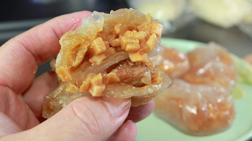 內餡為炒筍丁、瘦肉與紅蔥酥等，吃起來味道鹹香。（圖／樂天小高の美食之旅提供）