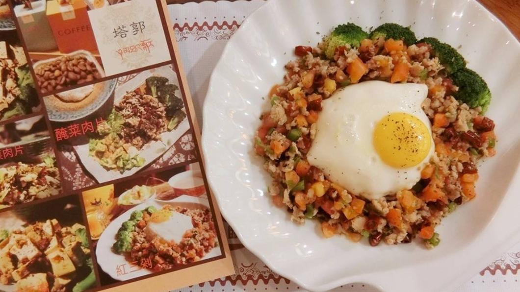 紅三剁因為先將黑豬肉前腿肉、牛番茄、青椒剁至細碎而得名。(圖/★好姊妹的交換日記☆Catheri提供)