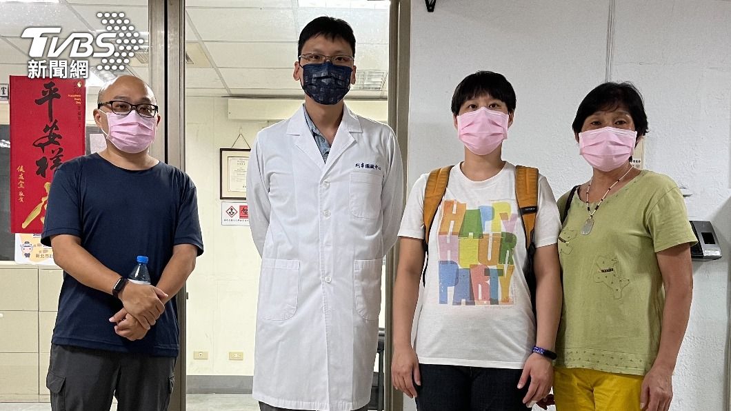 新北鑑識中心順利比對出浮屍和家屬身分,協助家屬領回遺體。(圖/TVBS)