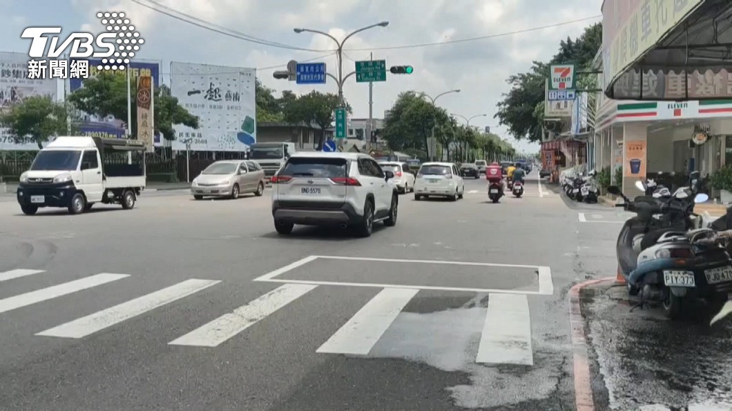 免兩段式左轉!將因地制宜開放機車騎內側車道、保留待轉區