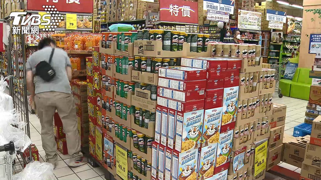 家樂福祭出優惠。（圖／TVBS）