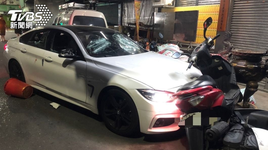 雙方談判破裂後大打車手,現場一團混亂。