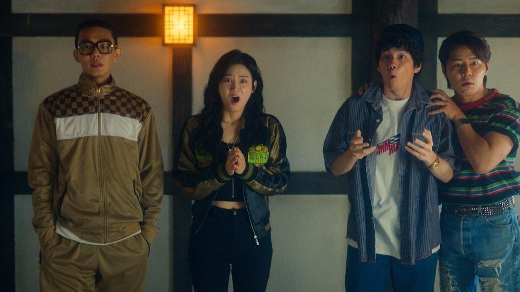 左起劉亞仁、朴柱炫、邕聖祐、李奎炯。(圖/Netflix提供)