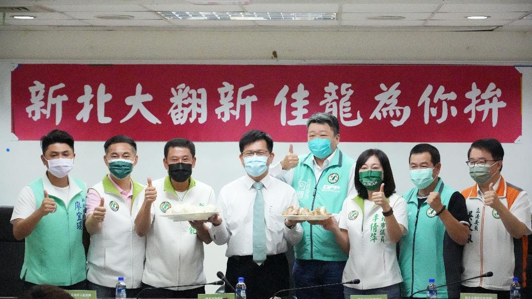 拜會新北市議員 林佳龍酸侯友宜:民意代表不需要跪