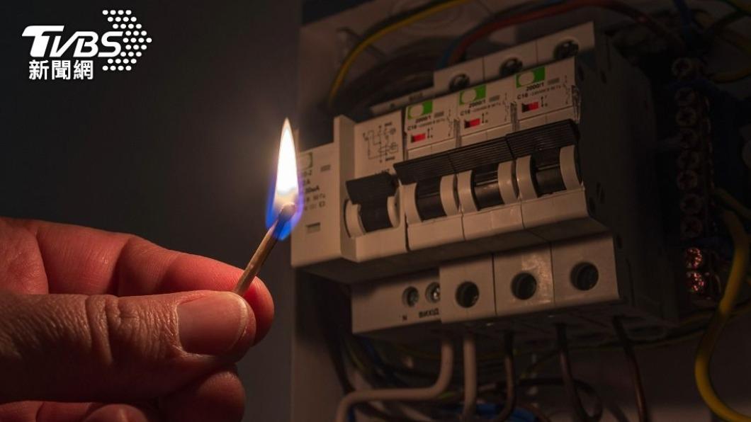 台電、中油等4家國營事業年終上看4.4個月，但造成停電相關人員，將斟酌扣減。（示意圖／shutterstock達志影像） 