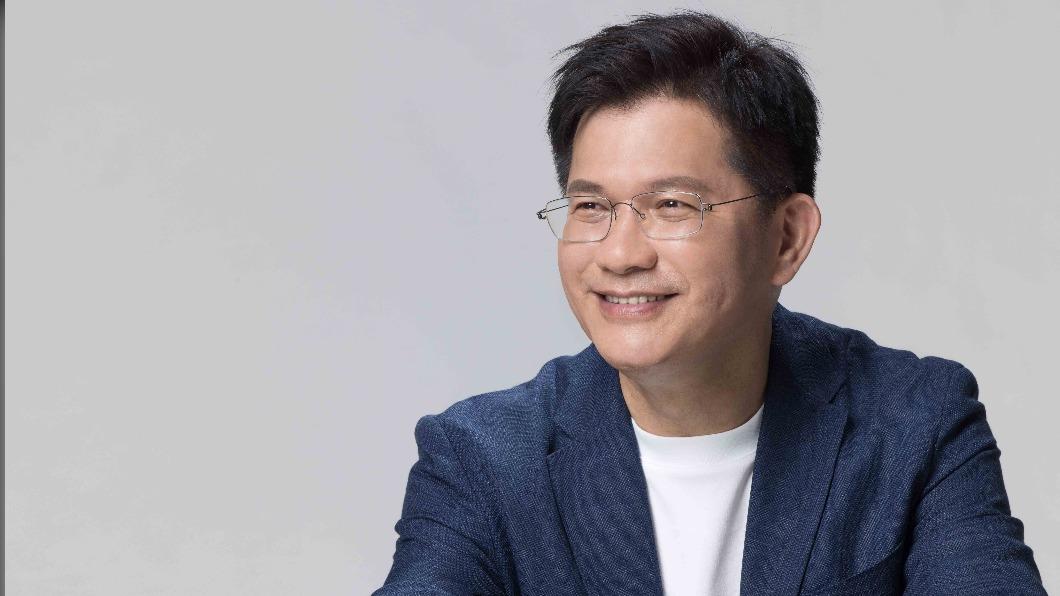 民進黨新北市長參選人林佳龍辦公室今（30）日公佈定裝照。（圖/林佳龍辦公室提供）