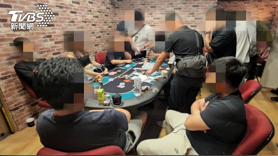 警方突襲讓7名賭客猝不及防,全數被逮。(圖/TVBS)