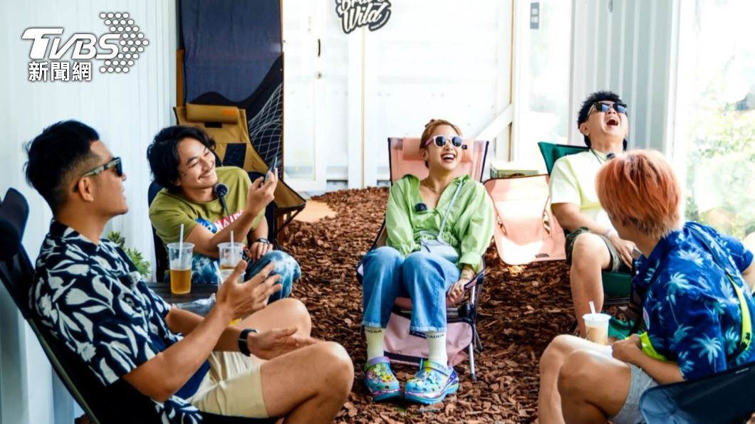 5位主持人一起到墾丁度假，迎接節目的最後一集。（圖／TVBS）