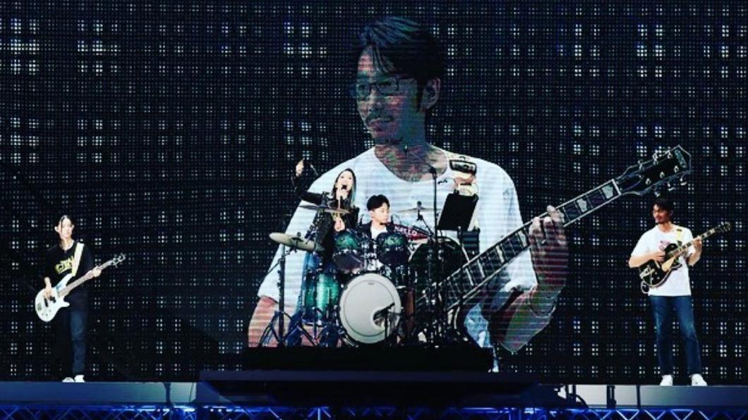 陶晶瑩開唱,「李家班」全上陣當樂手。(圖/KKLIVE提供)