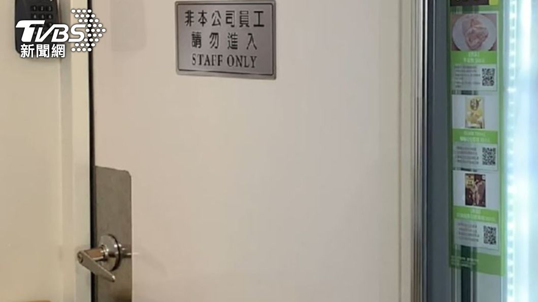 女店員因遭客訴,和副店長鬧得不太愉快。(圖/TVBS)