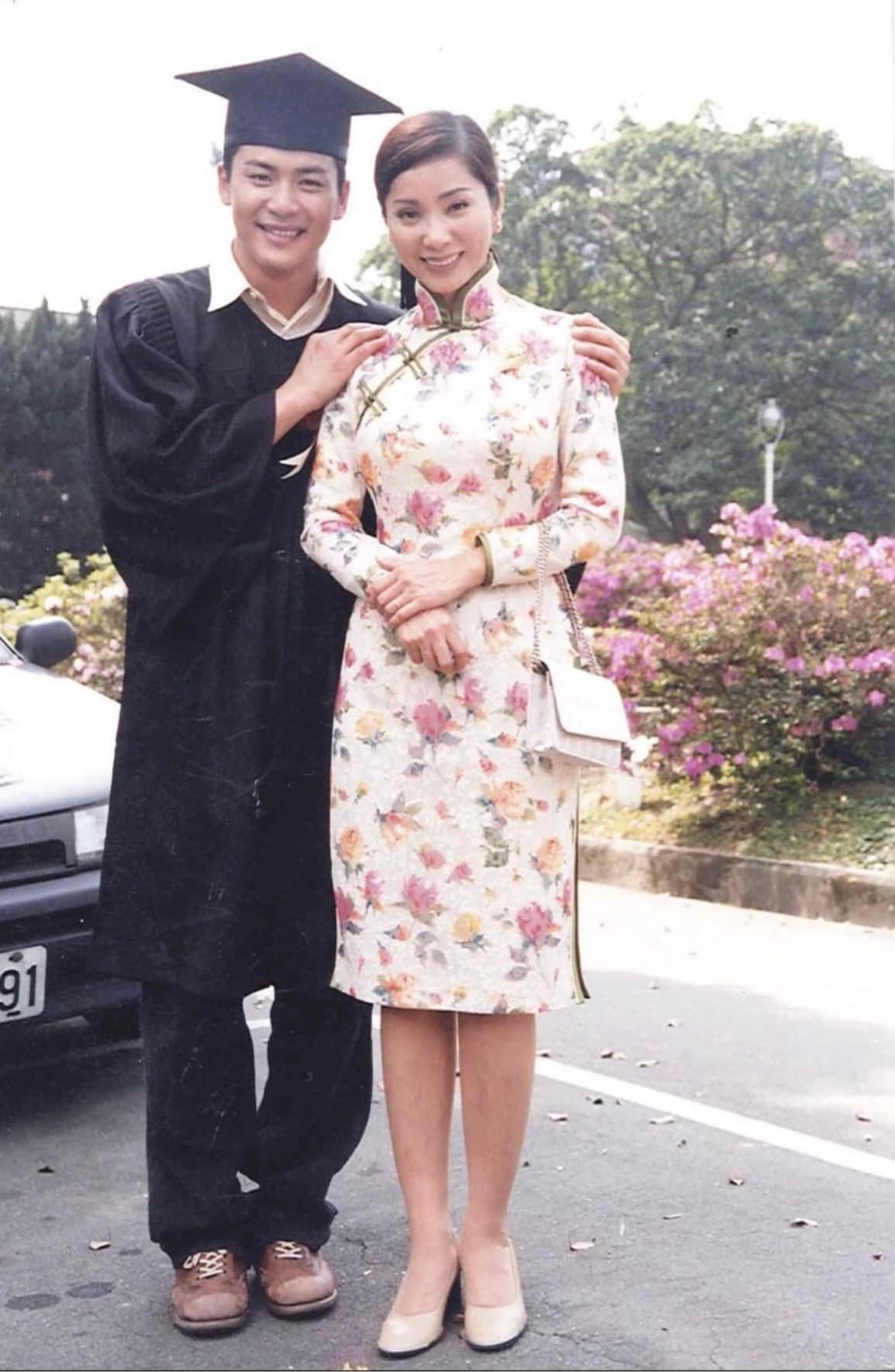 江宏恩（左）演過陳美鳳的兒子。（圖／翻攝自陳美鳳臉書）
