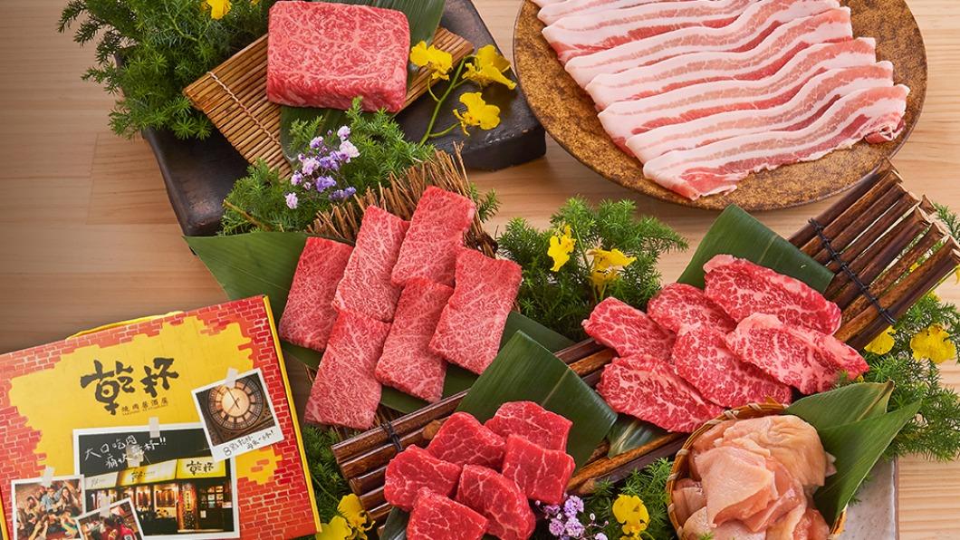 「世界和牛燒肉組」集結日本A5和牛、澳洲和牛、台灣黑豚、雞腿肉。(圖/乾杯提供)