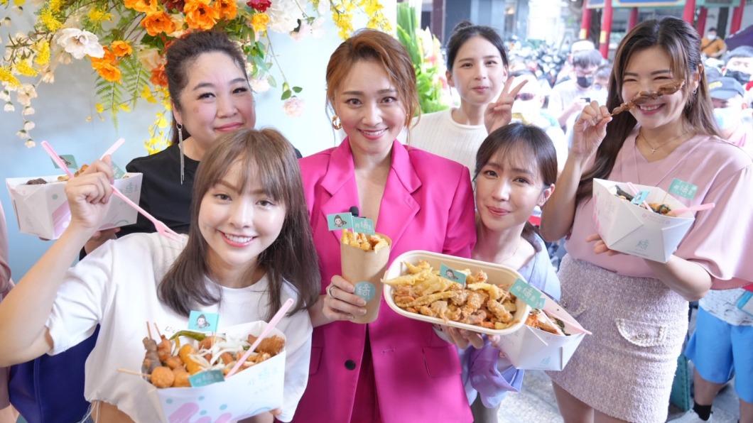 徐凱希（左起）、張文綺、小薰和鄭亦真一起慶開幕。（圖／炸綺來提供）