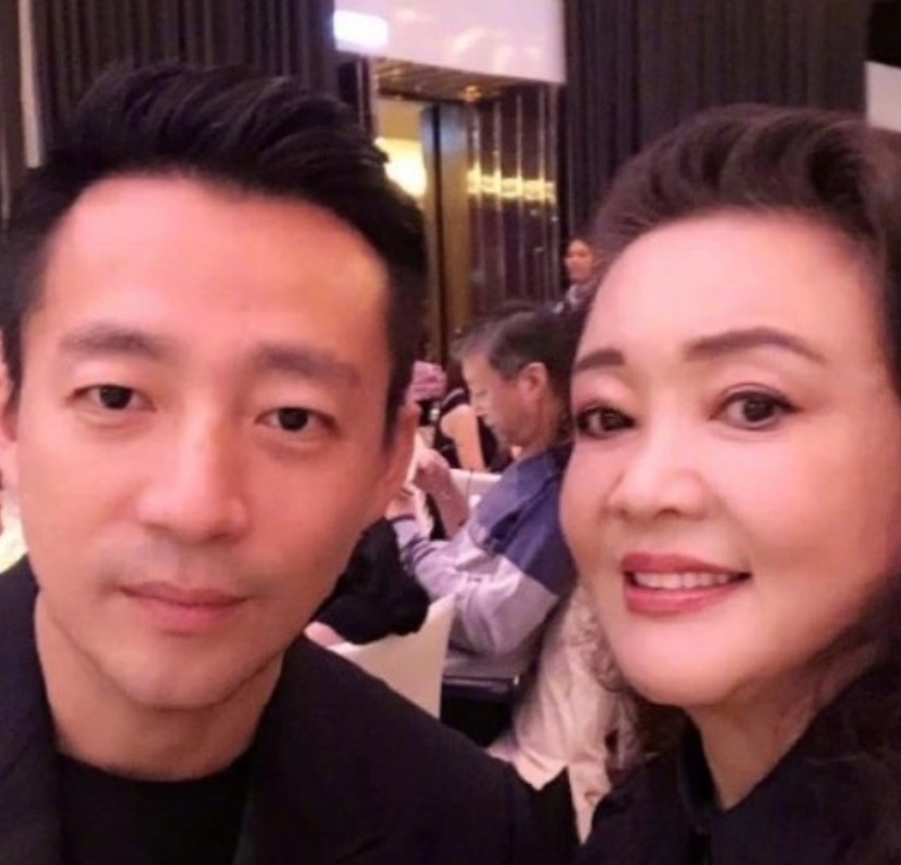 張蘭多次在直播中暗諷、辱罵張穎穎「臭蟲」。(圖/翻攝自@xuan.com.my IG)