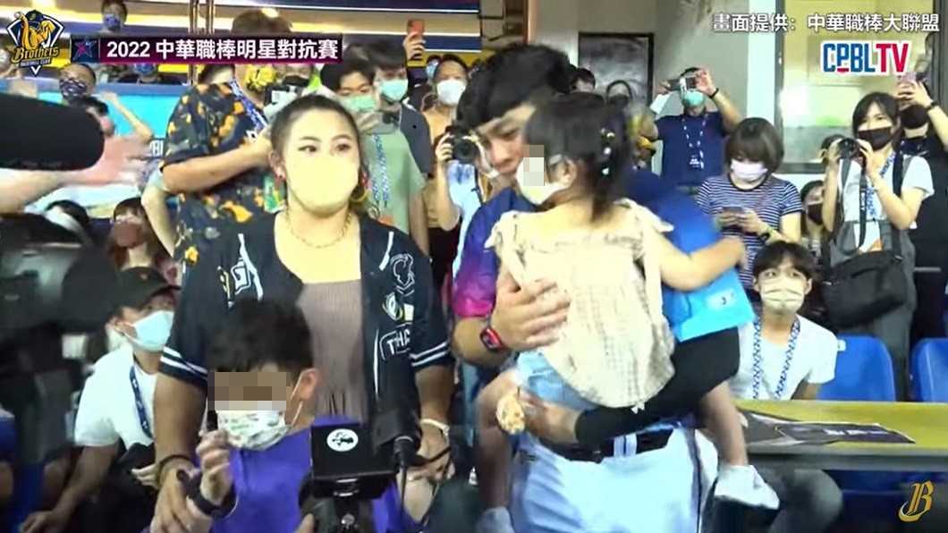 陳子豪和妻子結婚7年育有一雙子女。(圖/翻攝自 CTBC Brothers 中信兄弟官方頻道YouTube)