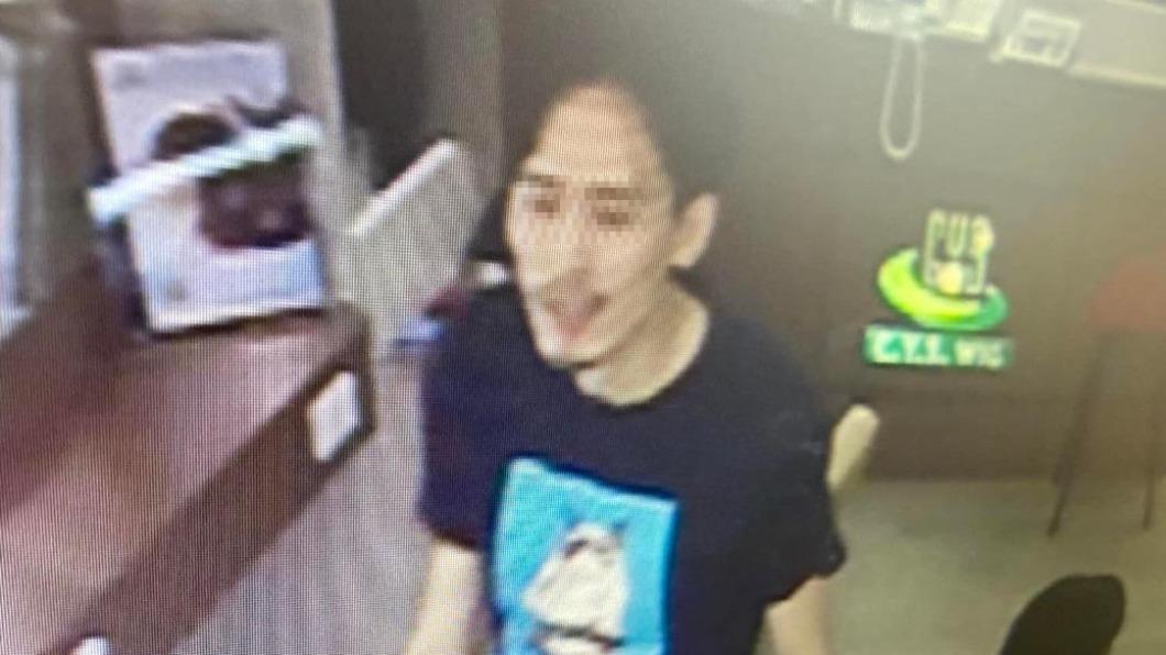 麻吉弟弟闖店內被控試圖侵犯。(圖/翻攝自【爆料公社】臉書)