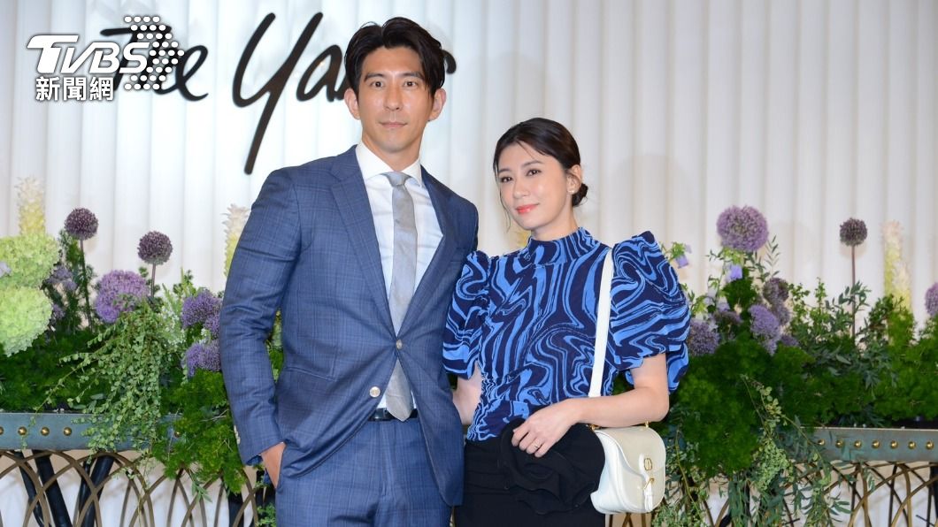 賈靜雯牽修杰楷赴楊祐寧婚禮 穿搭藏性感秘密「背、腿辣翻」
