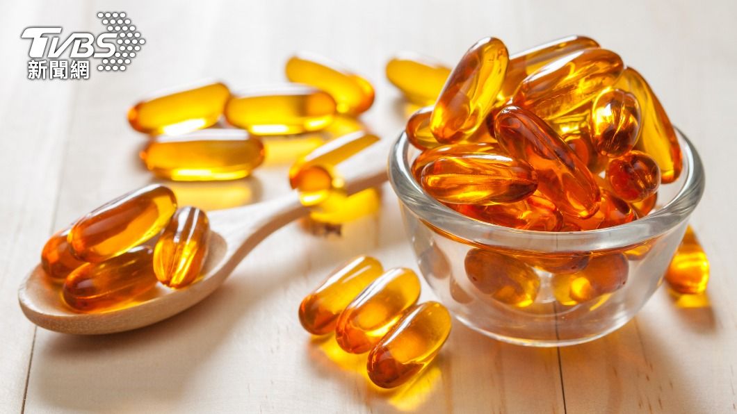有研究顯示每天服用高劑量魚油有助降膽固醇。(示意圖/shutterstock達志影像)