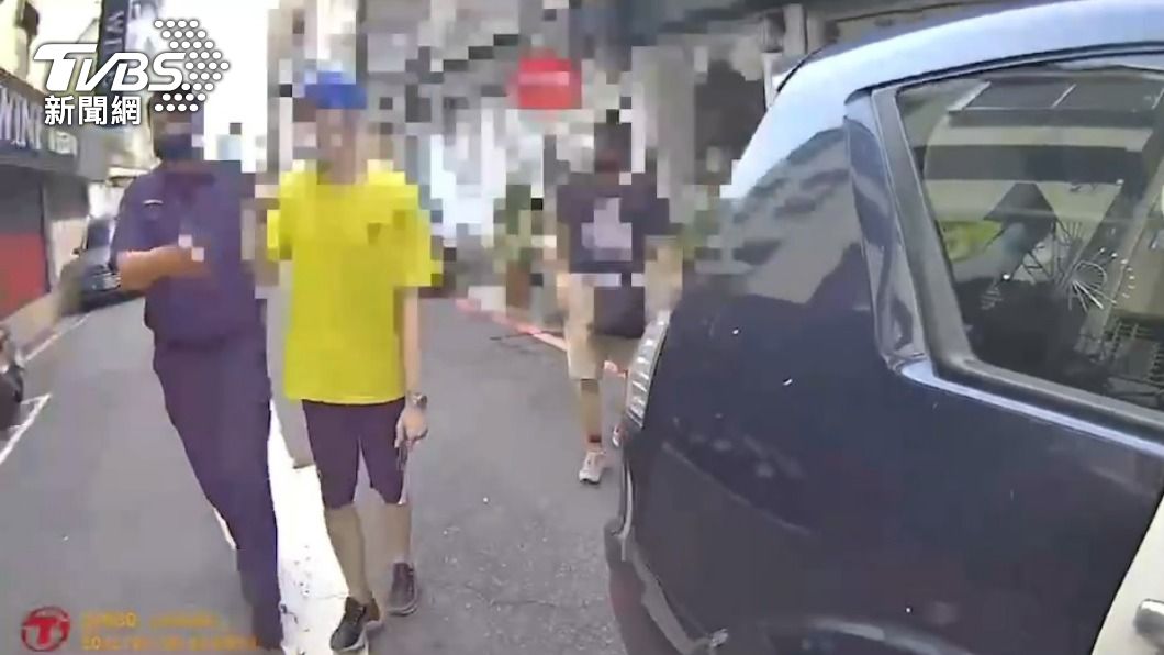 警方1小時內在附近找到開槍男。(圖/TVBS)