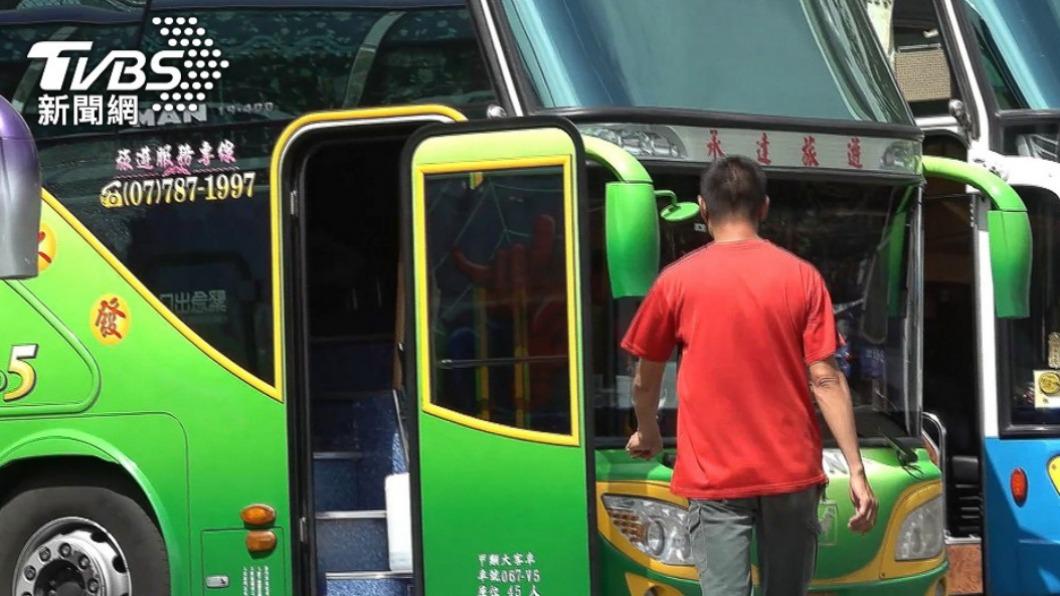 8月交通新制上路!搭遊覽車、客運「未繫安全帶」最高罰6千