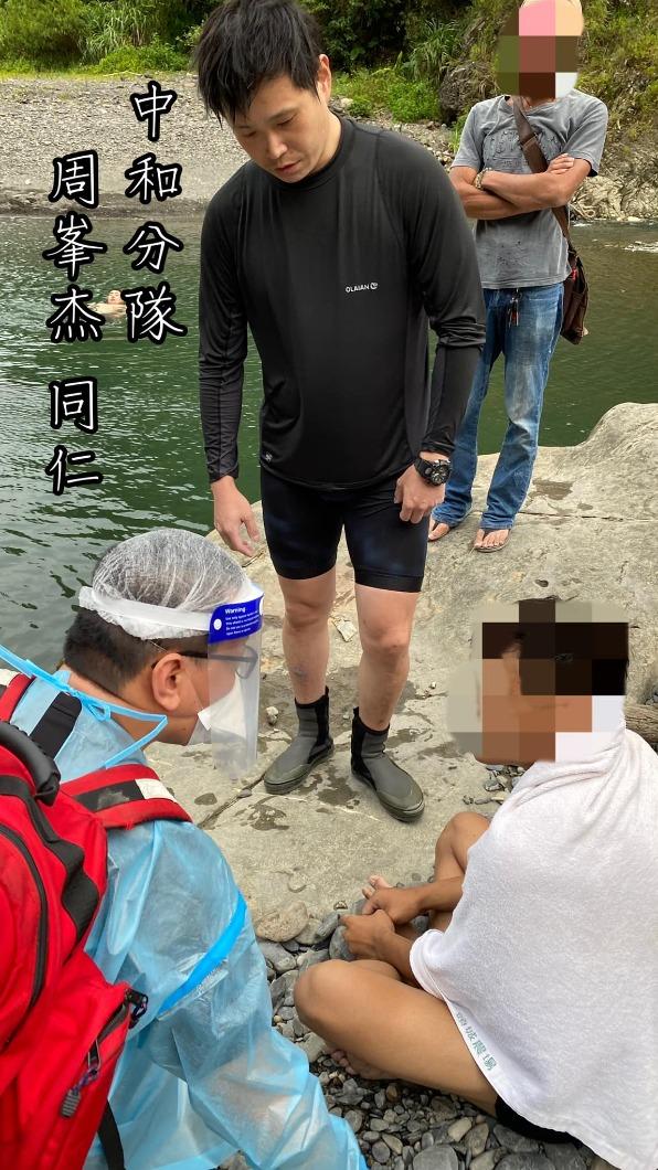 烏來紅河谷禁止戲水、跳水，少年無視禁令下水後險些溺斃。（圖／翻攝自北海黃德清 臉書）
