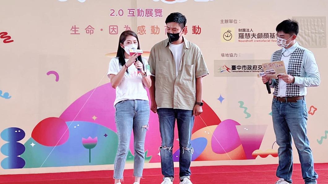 阿弟夫妻參加羅慧夫顱顏基金會活動。(圖/翻攝自Mei邱馨葦臉書)