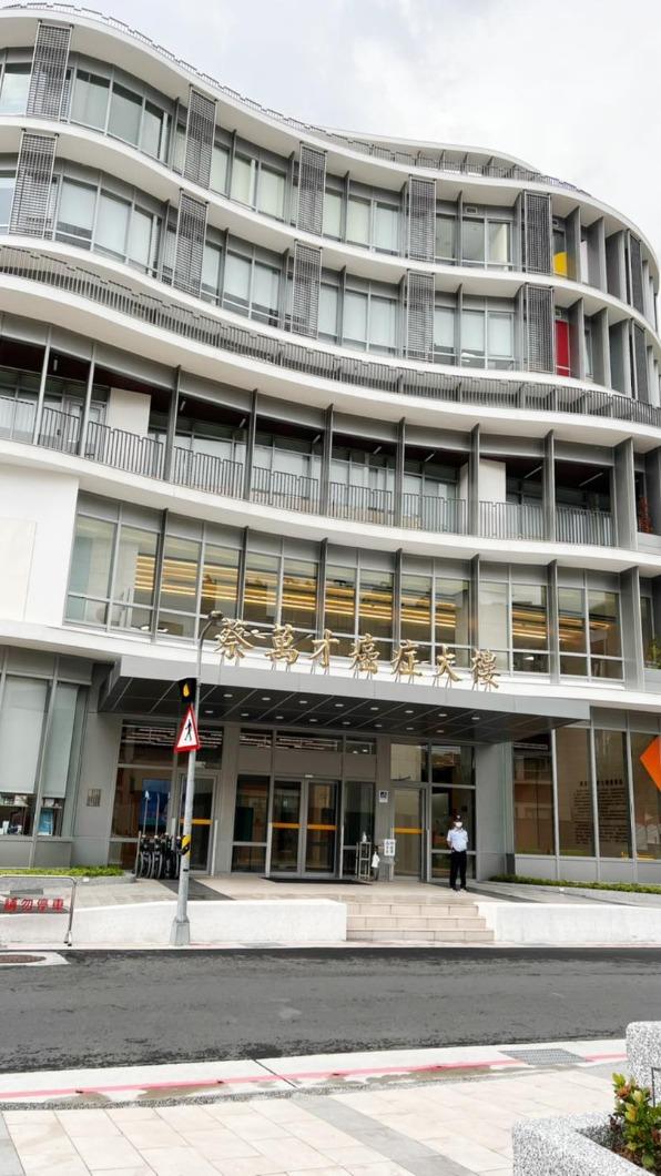 唐玲到醫院回診。（圖／翻攝自唐玲臉書）