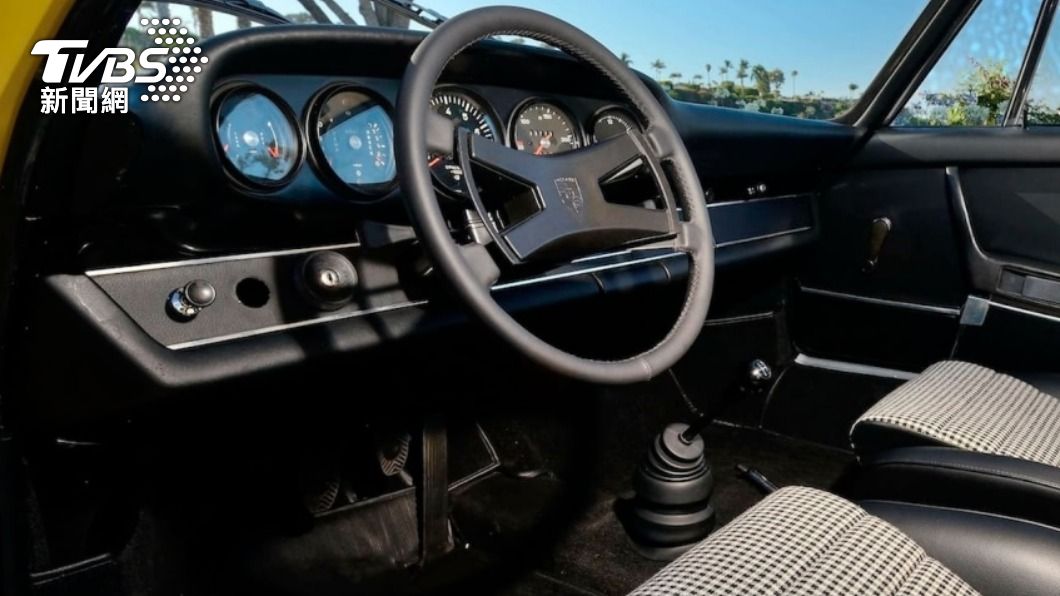 車輛內裝經過完整修復，現在跟新的一樣。（圖／Mecum Auctions）